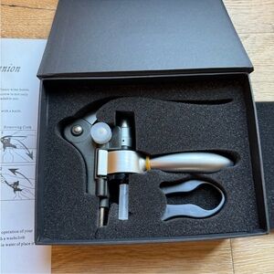 🔥NEW🔥 LUXURY whine opener LEEDS price firm!